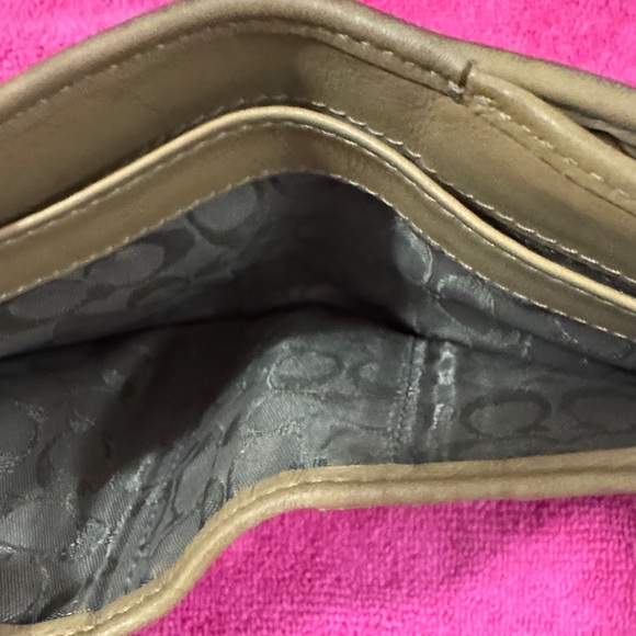 Vintage Coach Leather Bifold Wallet in Tan - Picture 8 of 16
